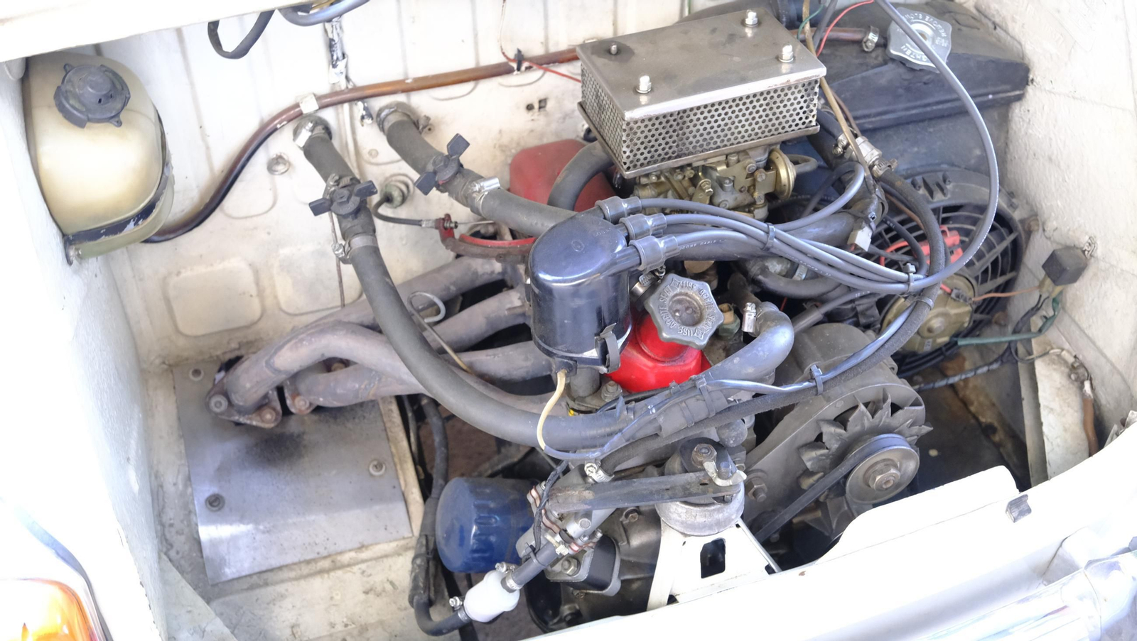 La exposición de Seat 600 y Mini Cooper en la Feria de Almería, en imágenes