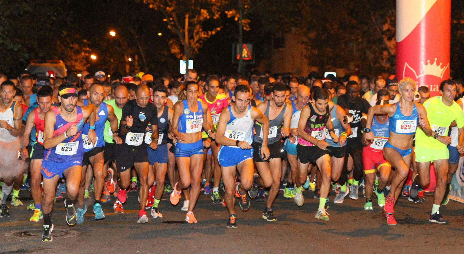 La VII Carrera Nocturna de Huelva en imágenes