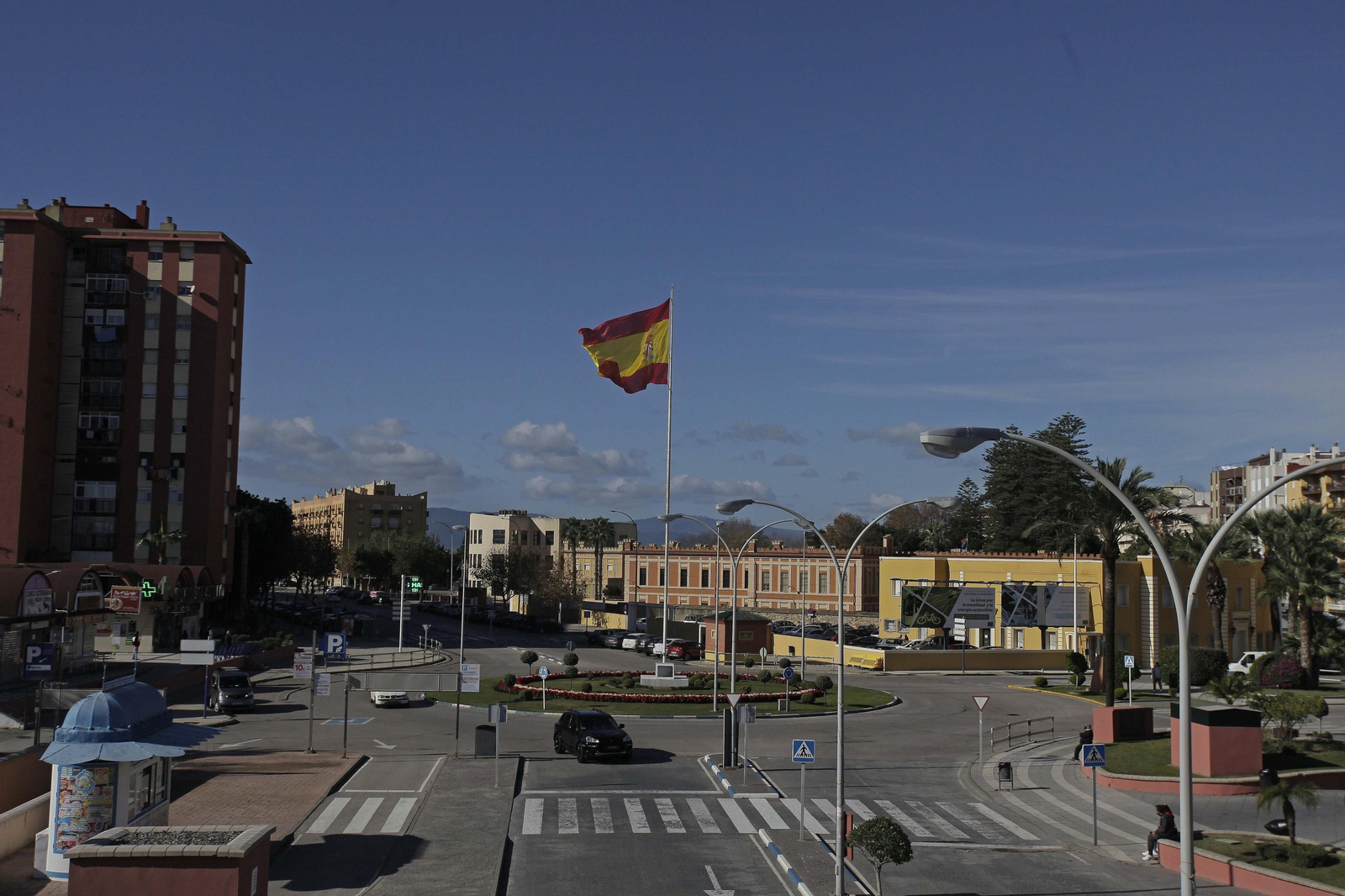 La rotonda Carlos III, parada del trenecito turístico de La Línea. La rotonda Carlos III, parada del trenecito turístico de La Línea.
