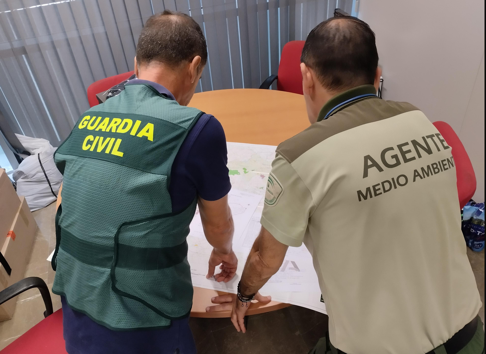 Agentes del Seprona y de Medio Ambiente.