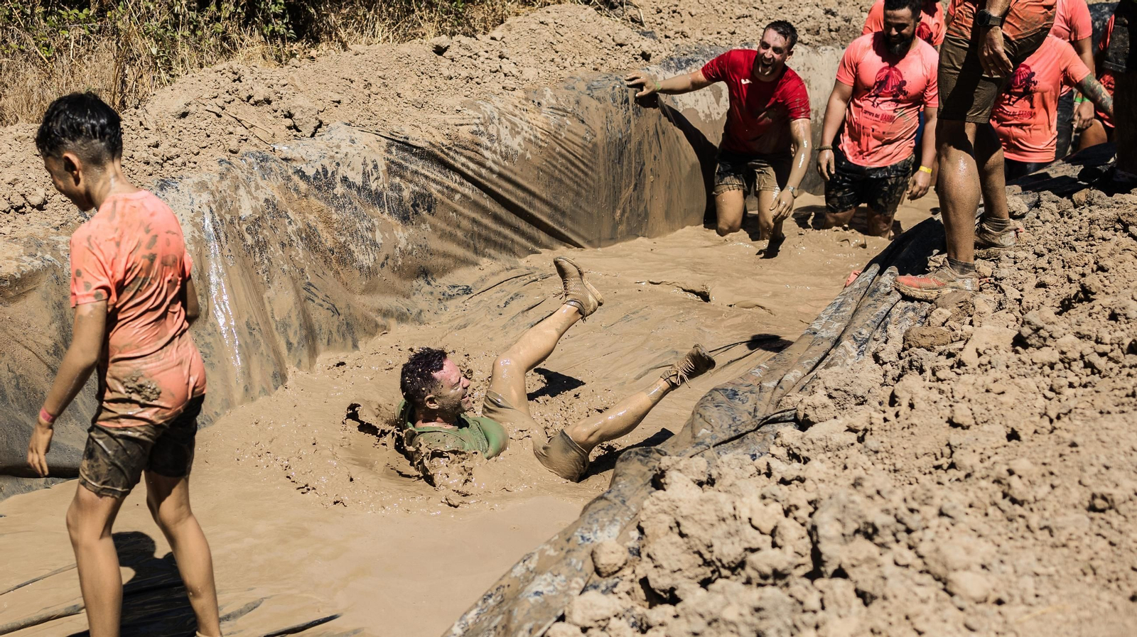 Búscate en la Carrera del Barro de La Barca de la Florida 2024