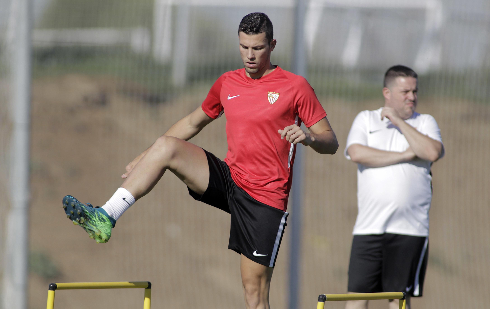 David Soria, ejercitándose con el Sevilla. David Soria, ejercitándose con el Sevilla.