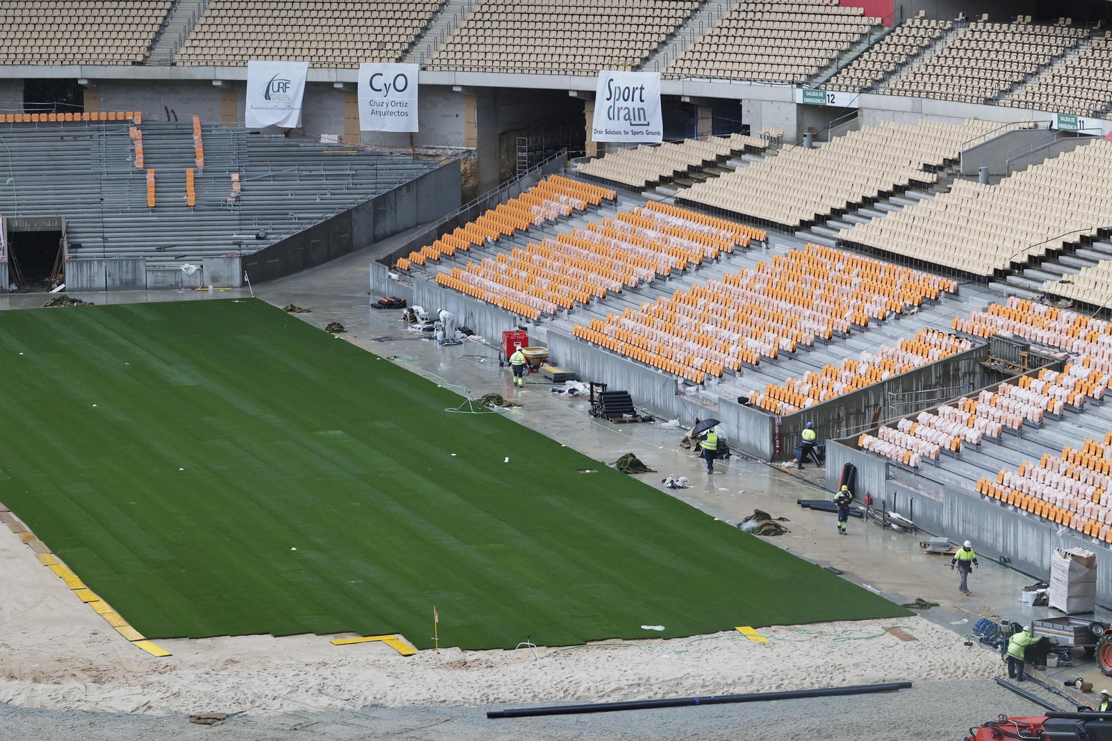 Las imágenes del estado de las obras en el Estadio de la Cartuja a falta de tres semanas para la final