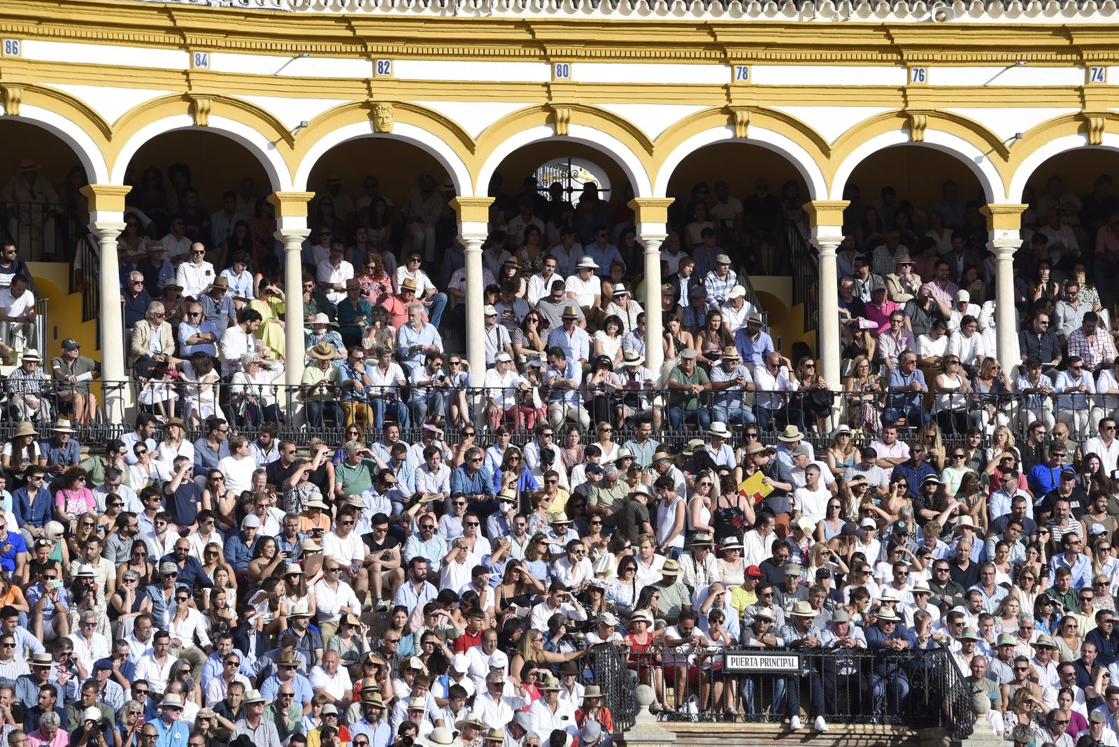 Búscate en la tercera corrida de toros de la Feria de San Miguel de Sevilla