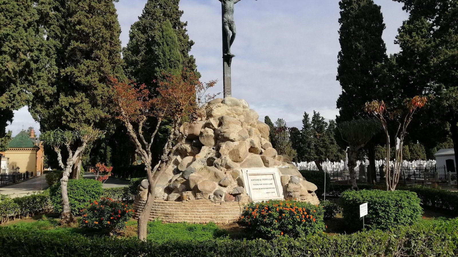 La glorieta que preside el Cristo de las Mieles.