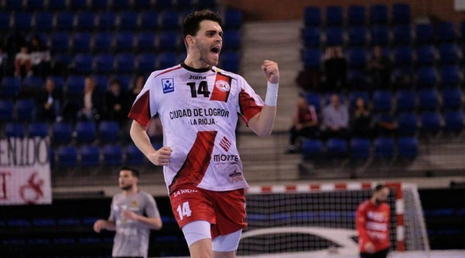 Javi Muñoz celebra un gol con el BM Logroño.