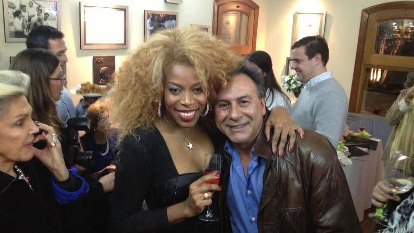 Con la cantante Yanela Brroks.