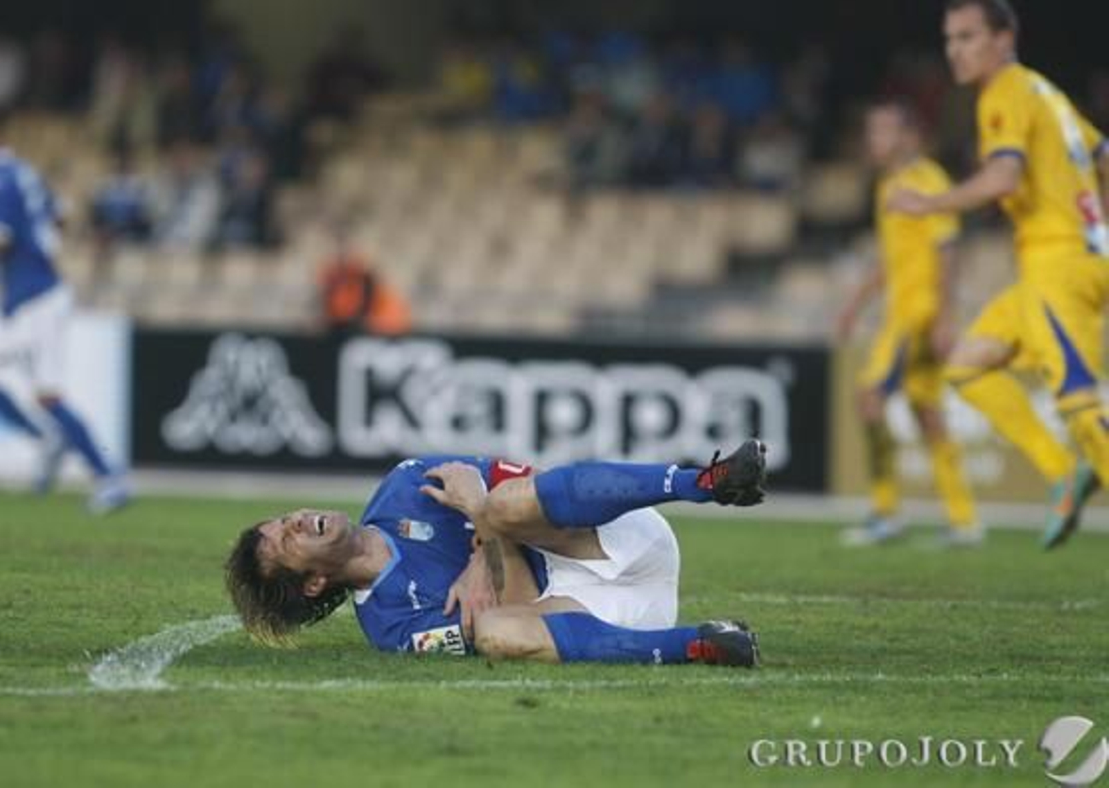Mendoza se duele en el suelo justo antes del empate a dos de Maldonado. 

Foto: Pascual
