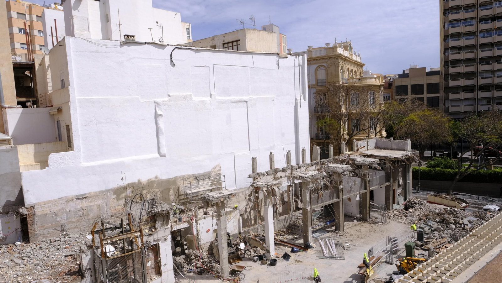 Las mejores imágenes del edificio de Correos demolido