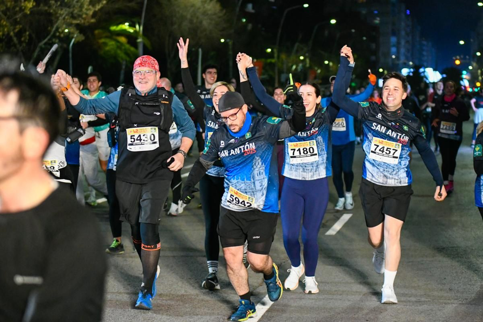 En imágenes: búscate en tu llegada a meta de la Carrera de San Antón 2025 (12)