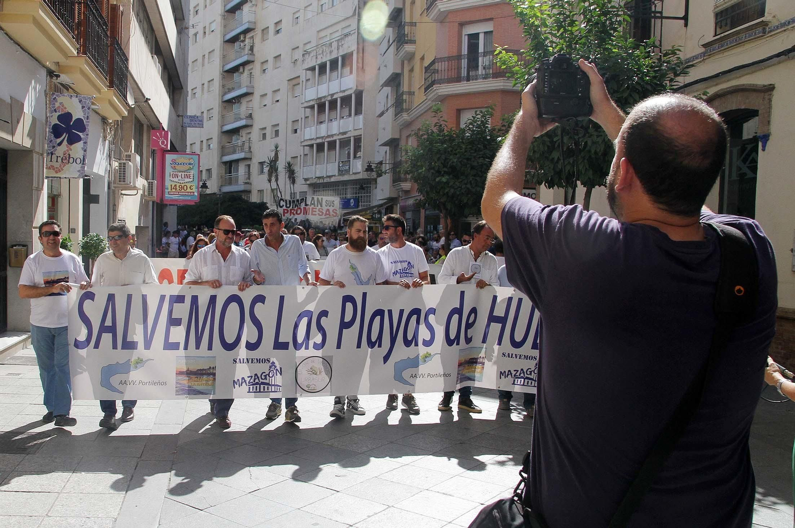 Imágenes de la manifestación "Salvemos las Playas de Huelva"