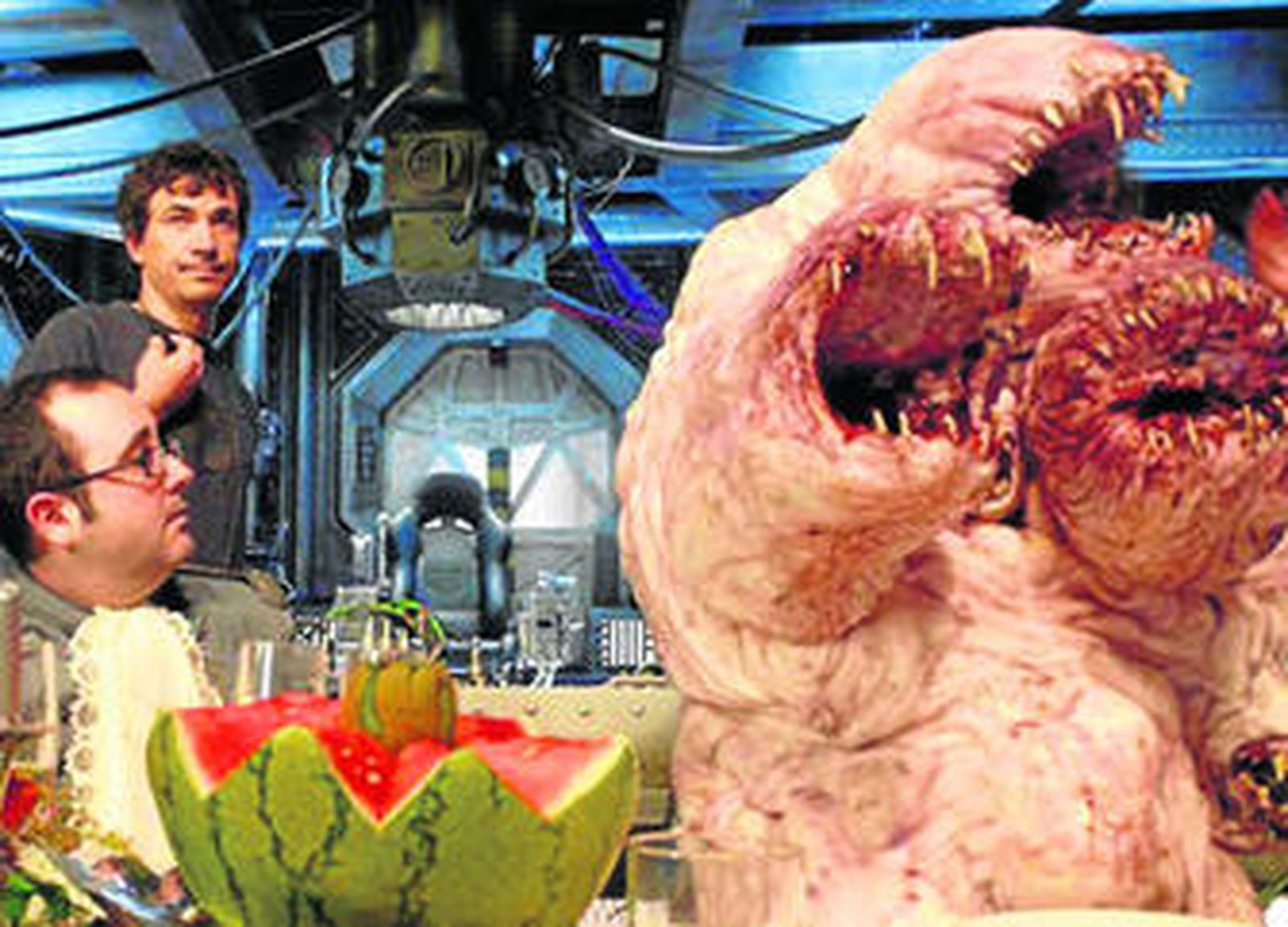 Arriba, una de las imágenes. Sobre estas líneas, la autora en el acto de inauguración de la muestra.