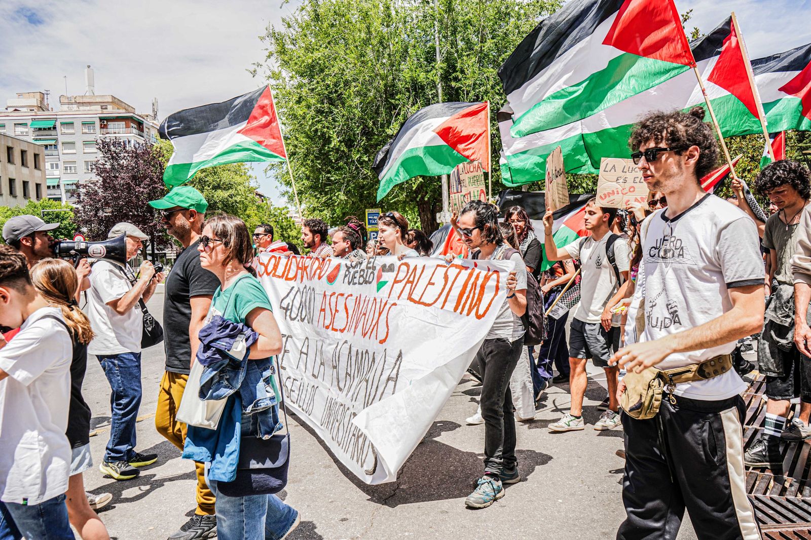 Las mejores imágenes de la manifestación contra el comercio de armas y relaciones con Israel en Granada