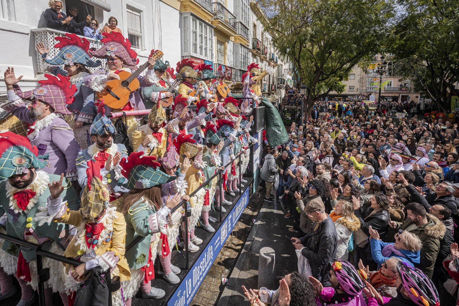 Las imágenes del segundo sábado de Carnaval de Cádiz 2025: Carrusel de coros bajo la lluvia