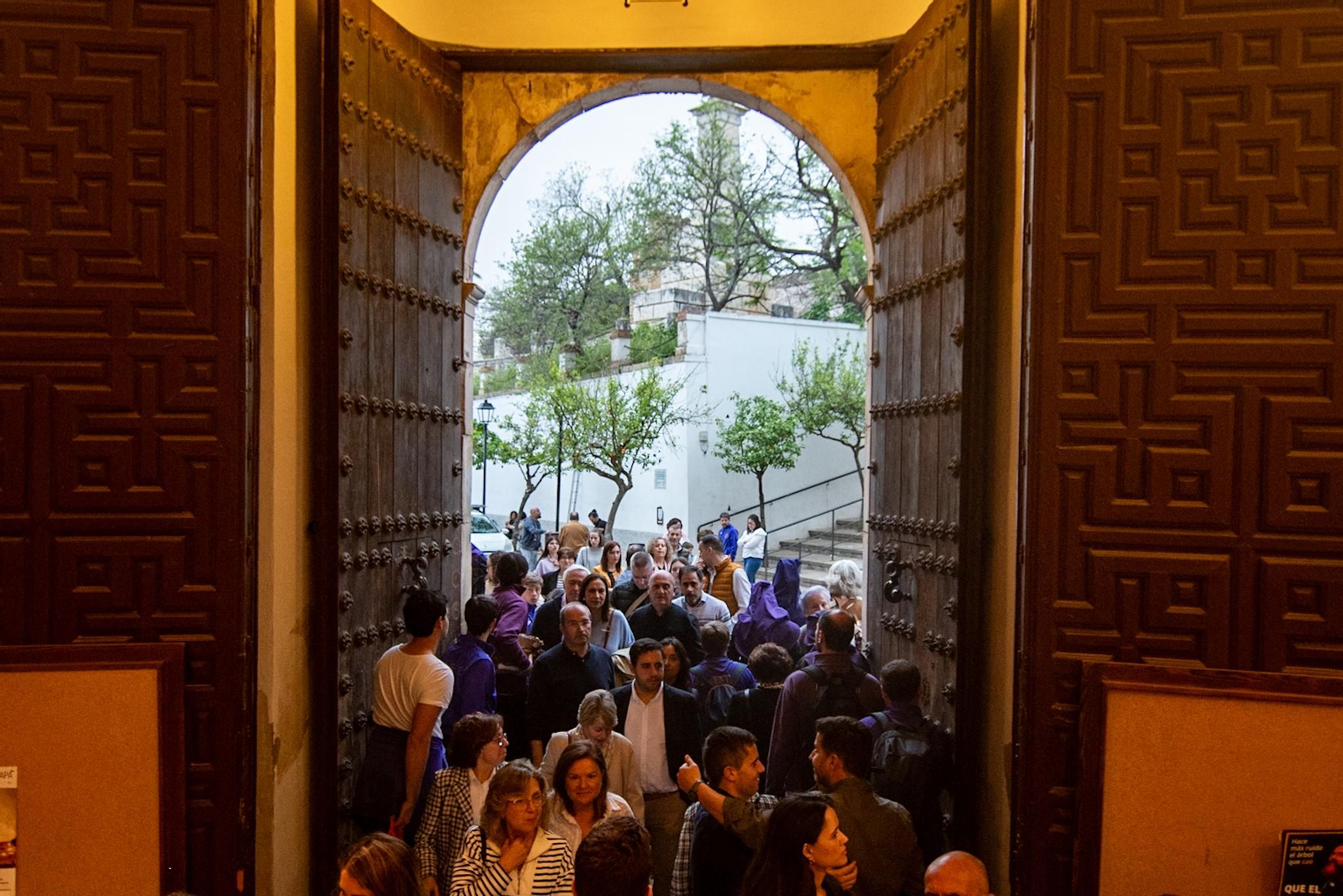 Domingo de Ramos en Montilla: La Juventud se queda en casa por la lluvia, en imágenes