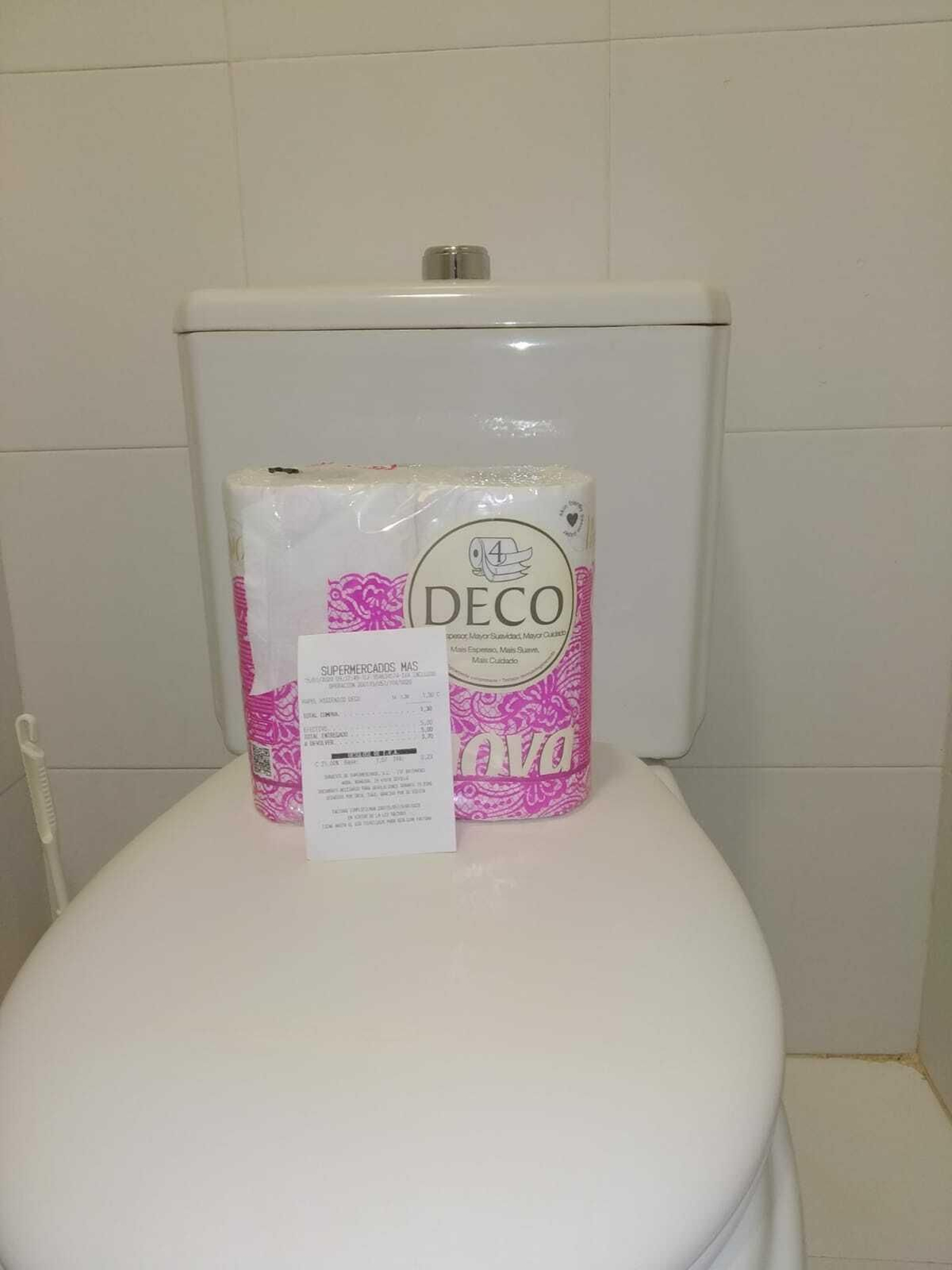 El papel colocado en el baño de los juzgados.