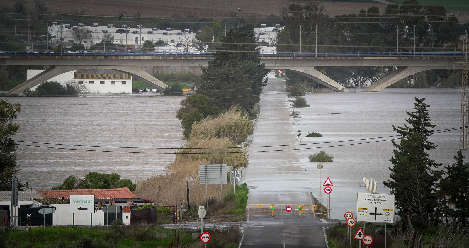 Intensa jornada en las zonas inundadas de Jerez, en imágenes