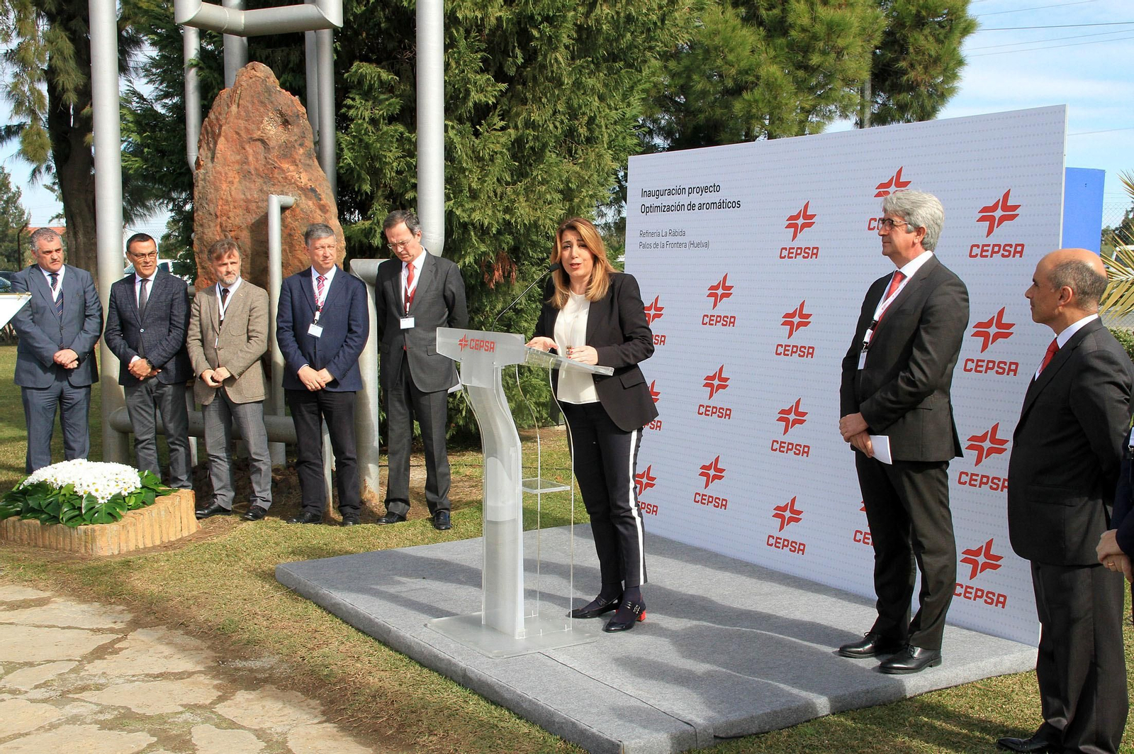 La presidenta de la Junta de Andalucía, Susana Díaz, y el consejero delegado de Cepsa, Pedro Miró, inauguran el proyecto 'Optimización de Aromáticos' de Cepsa, en imágenes