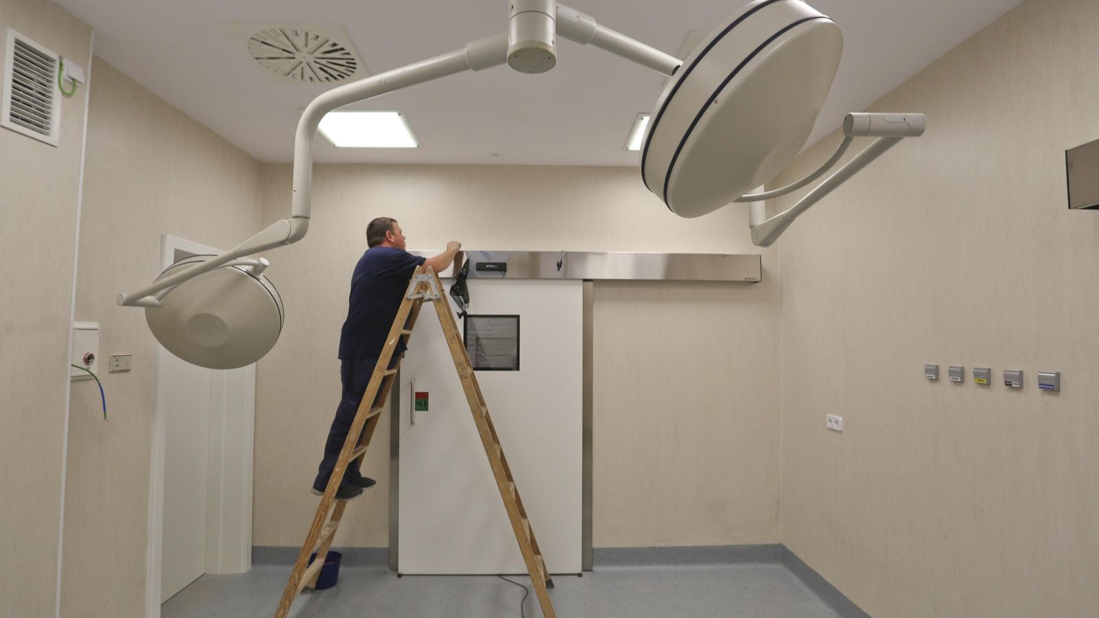 El equipamiento de los dos quirófanos y la enfermería ha sido renovado.