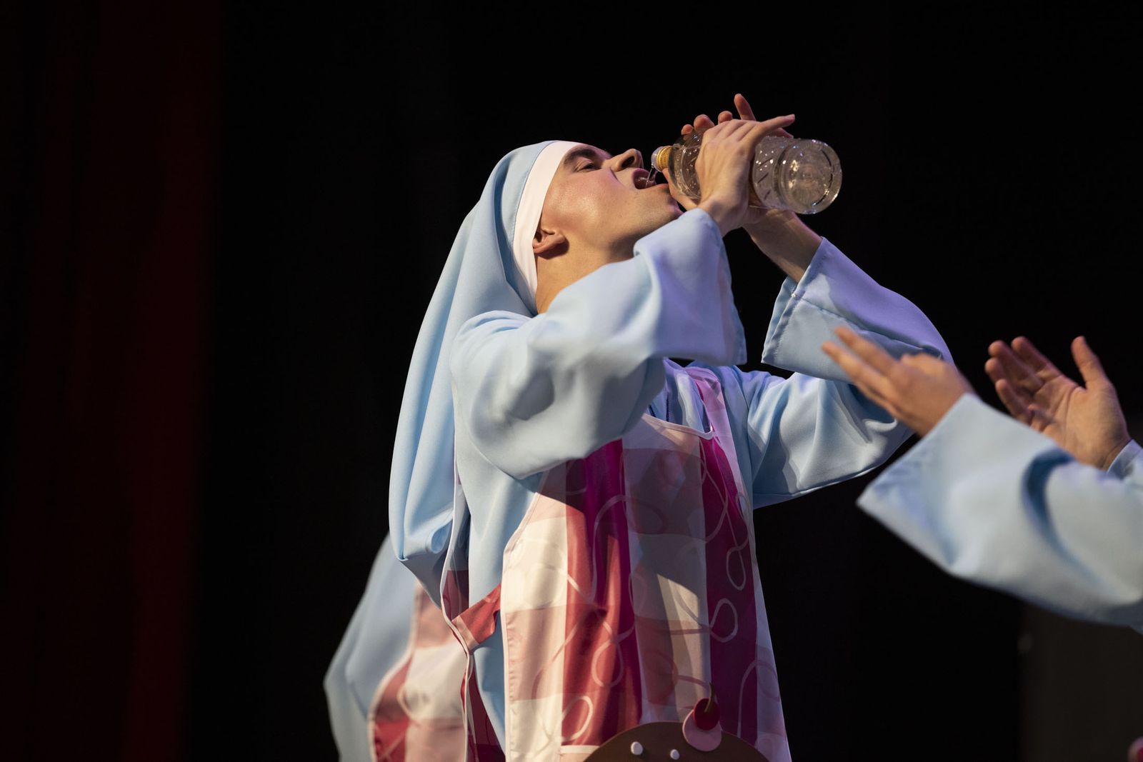 Imágenes de la actuación de la murga de Isla Cristina 'Las monjas 30 años de tradición' en el Carnaval Colombino