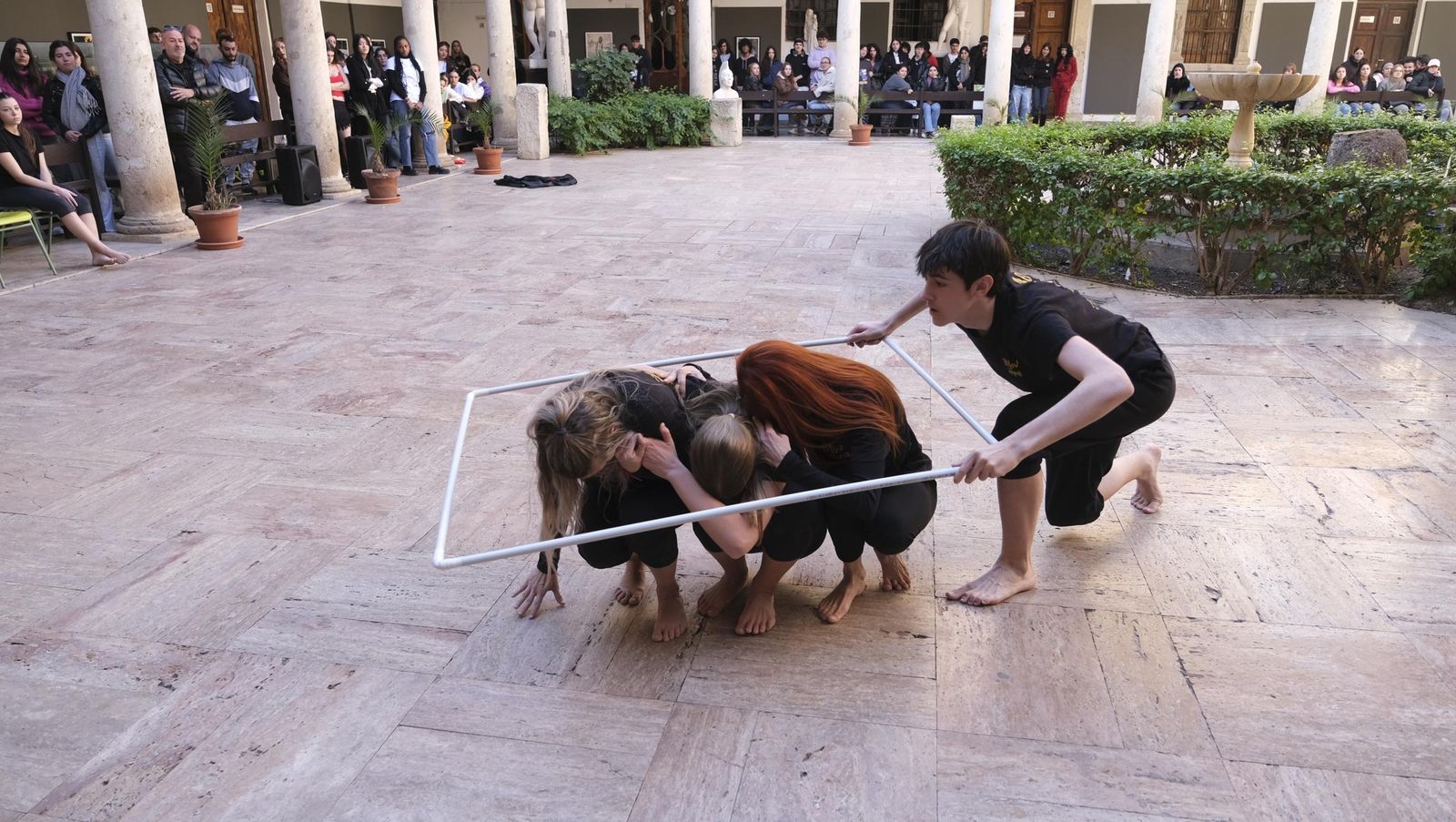 ¿Eres + machista o + racista?, exposición en la Escuela de Artes de Almería, en imágenes