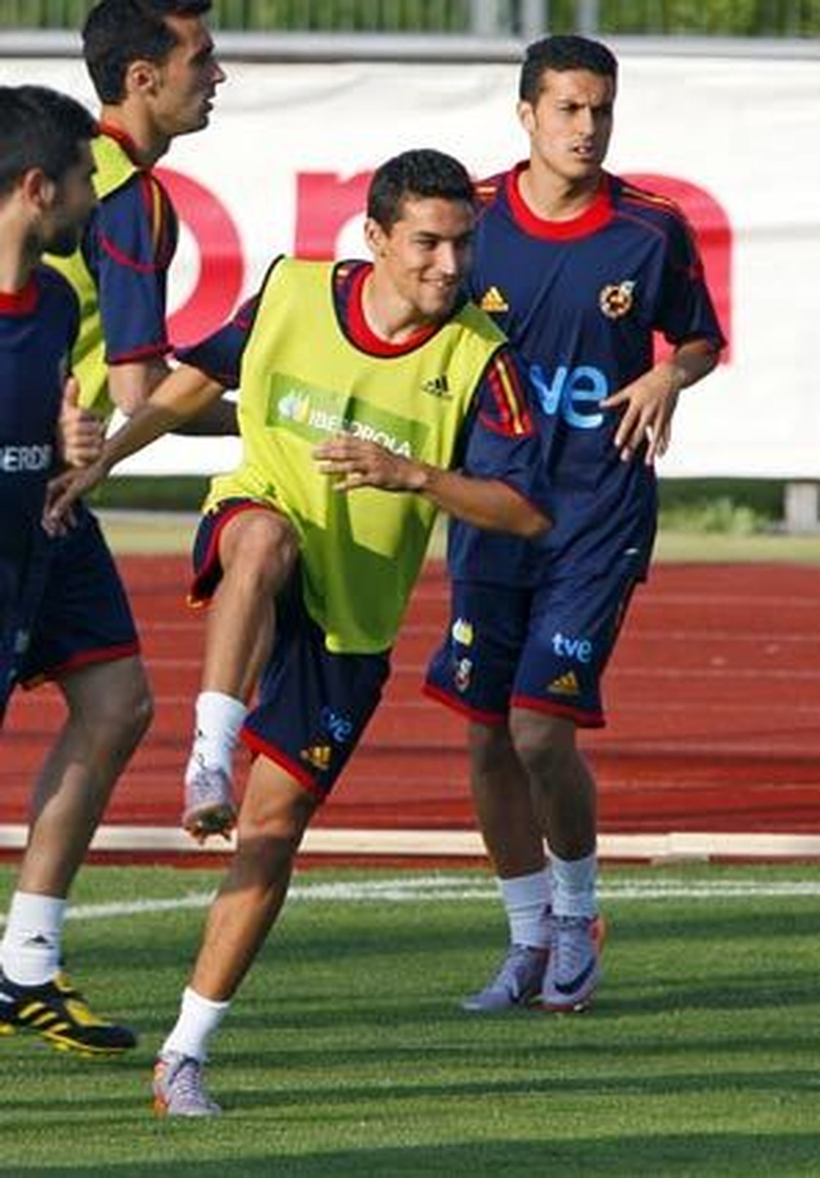 Navas: "El seleccionador me dice que abra el campo y cree peligro en la banda"
