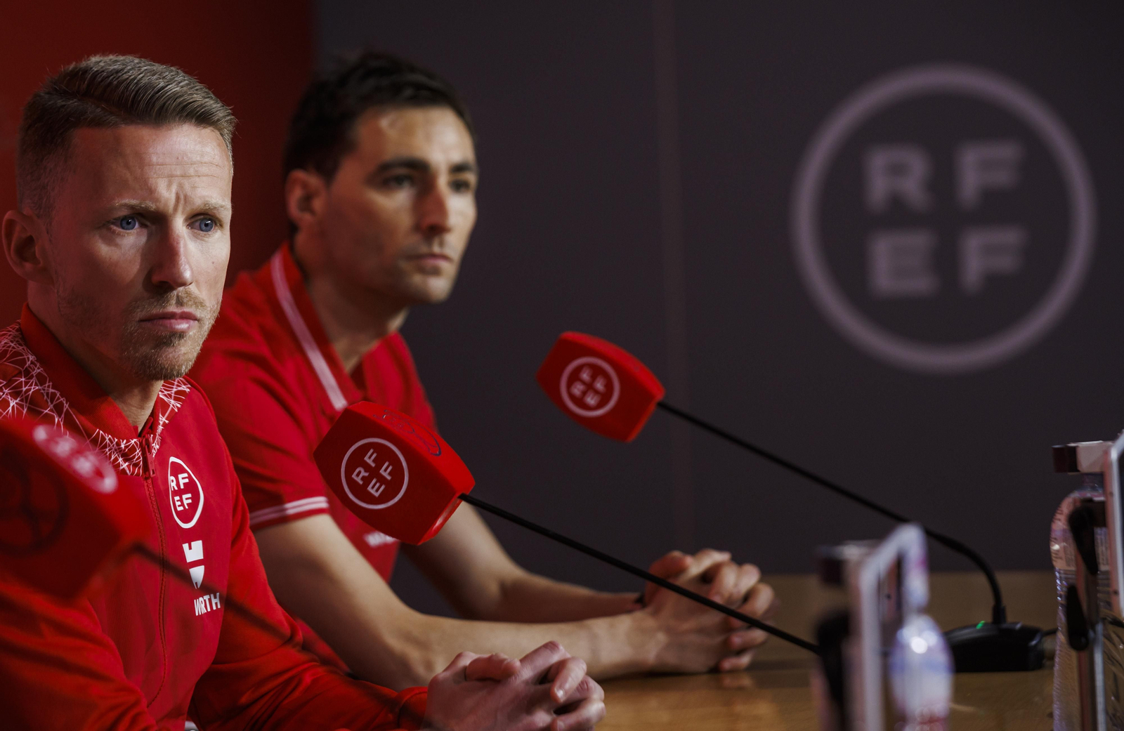 Hernández Hernández y De Burgos Bengoetxea, en rueda de prensa.