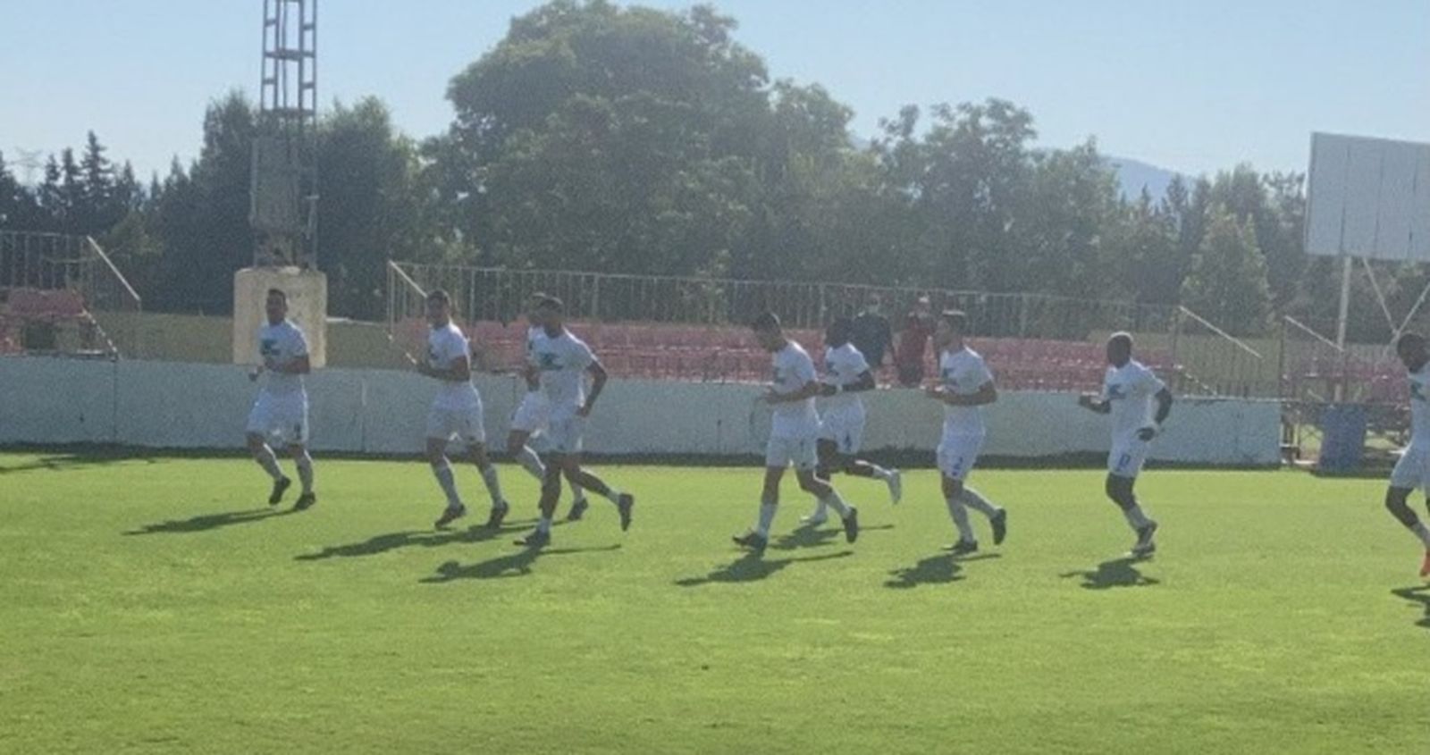 Jugadores del Huércal-Overa durante el calentamiento.