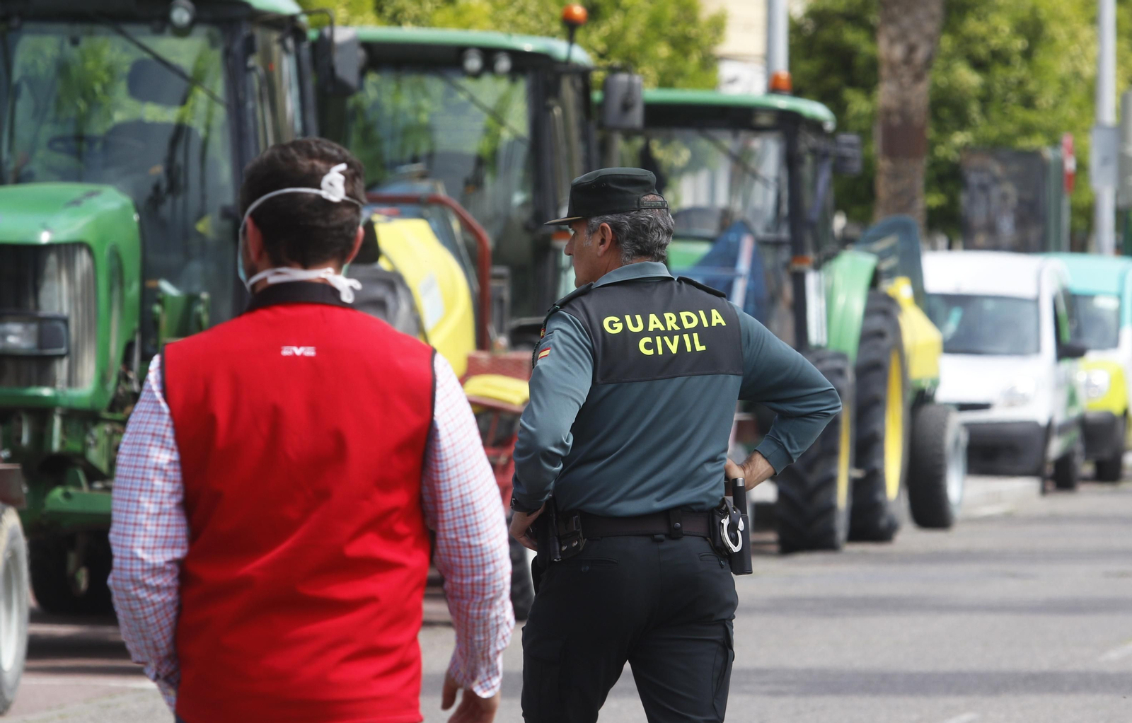 Las fotos del homenaje de los agricultores a los sanitarios de Córdoba