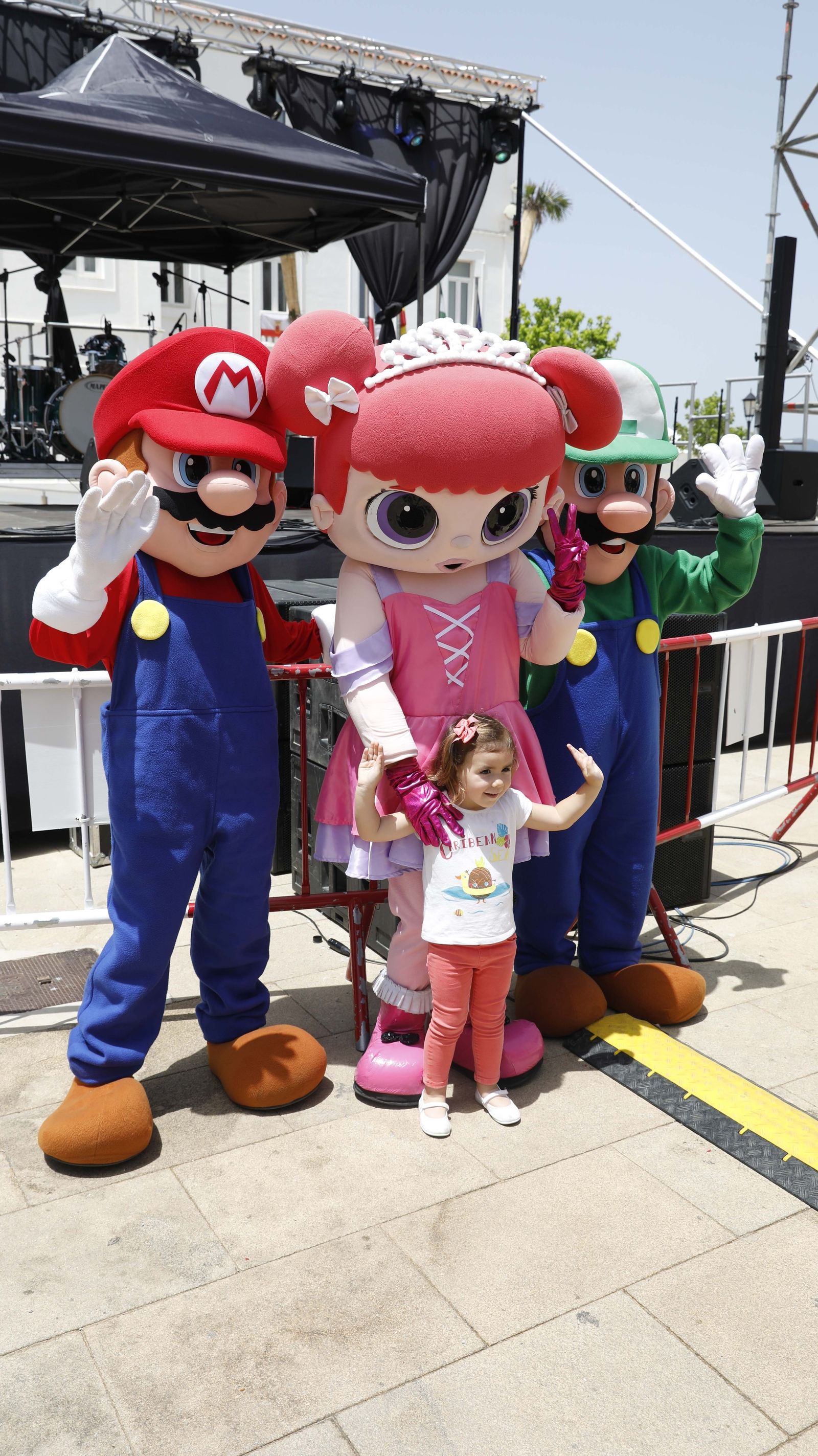 Fotos del festival de foodtrucks y conciertos por el 318 aniversario de San Roque