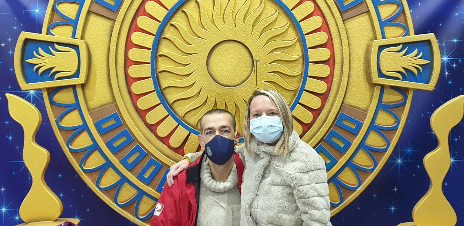 La Reina de Occidente, con el concejal de Fiestas.