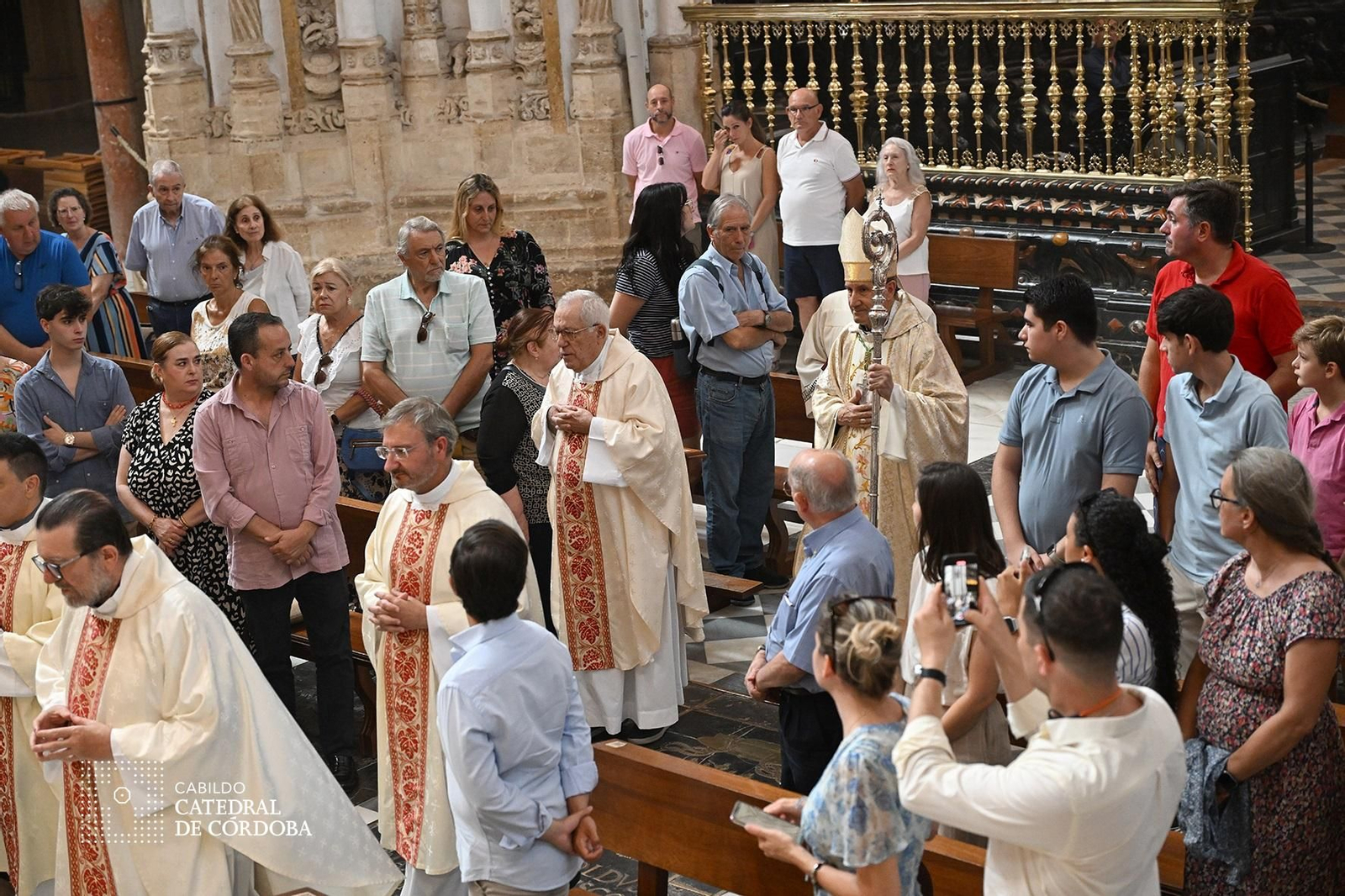 Primera eucaristía en la Catedral tras el incendio
