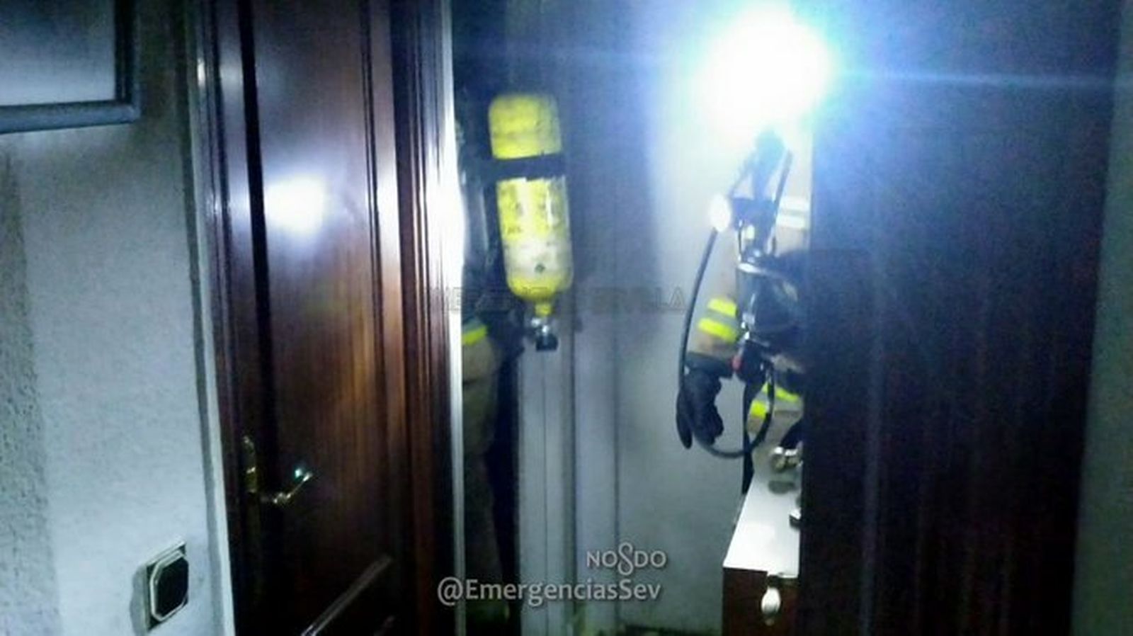 Una mujer es evacuada por intoxicación de humo en un incendio en la ...