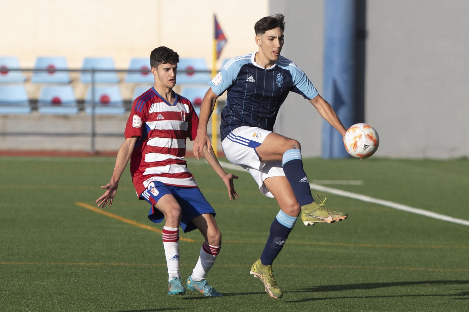 Imagen del encuentro entre el Granada juvenil y el Recreativo de Huelva.