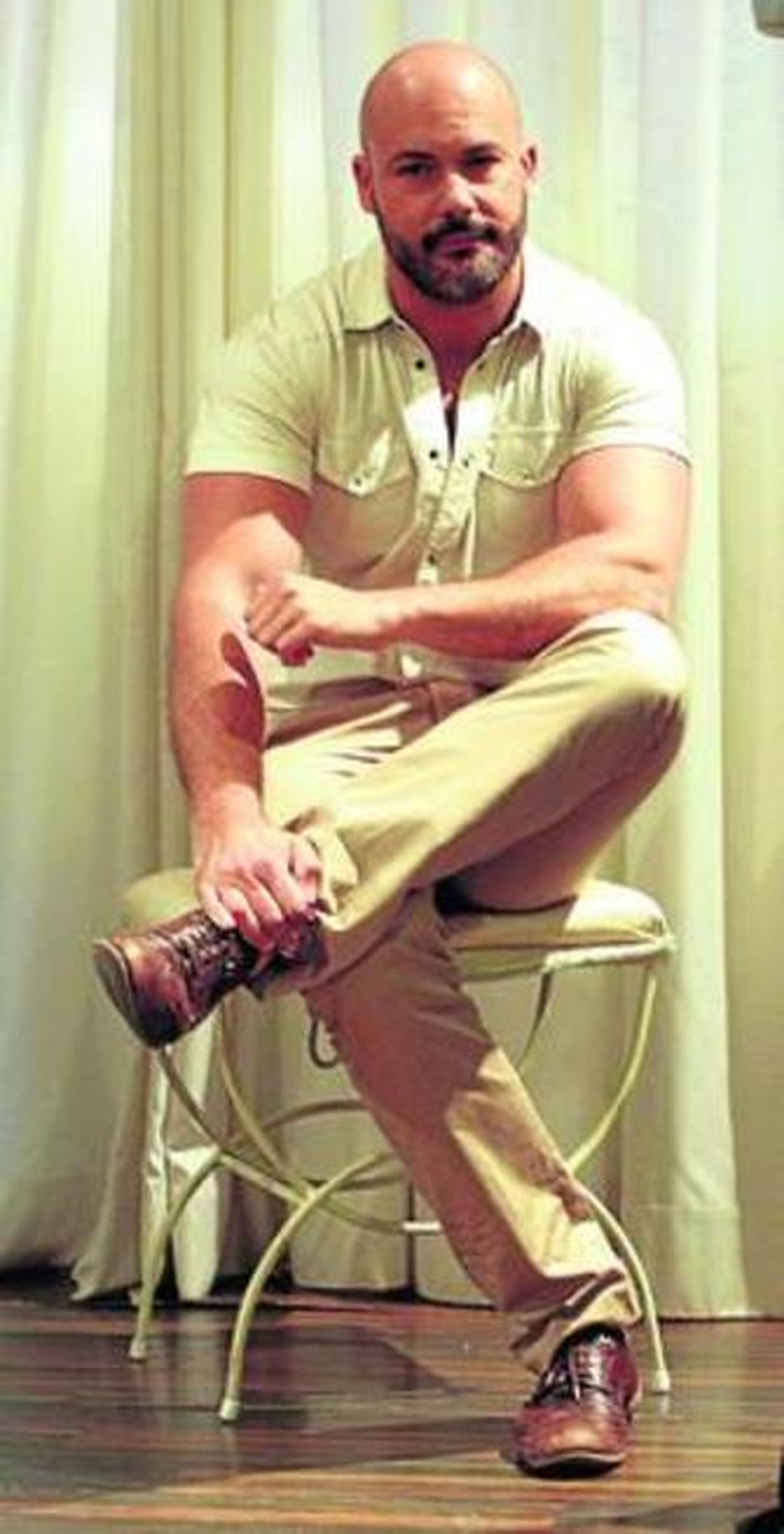 Elegancia clásica y vaporosa para representar a España.