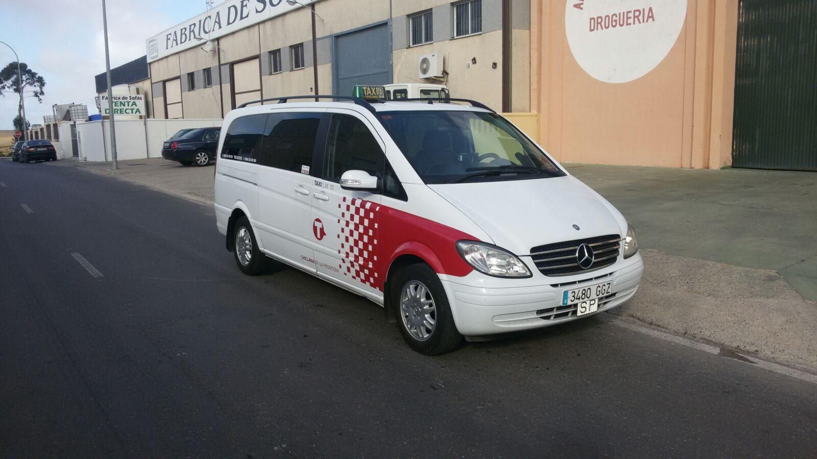 Un vehículo de la flota de taxi en Chiclana, ampliada recientemente.
