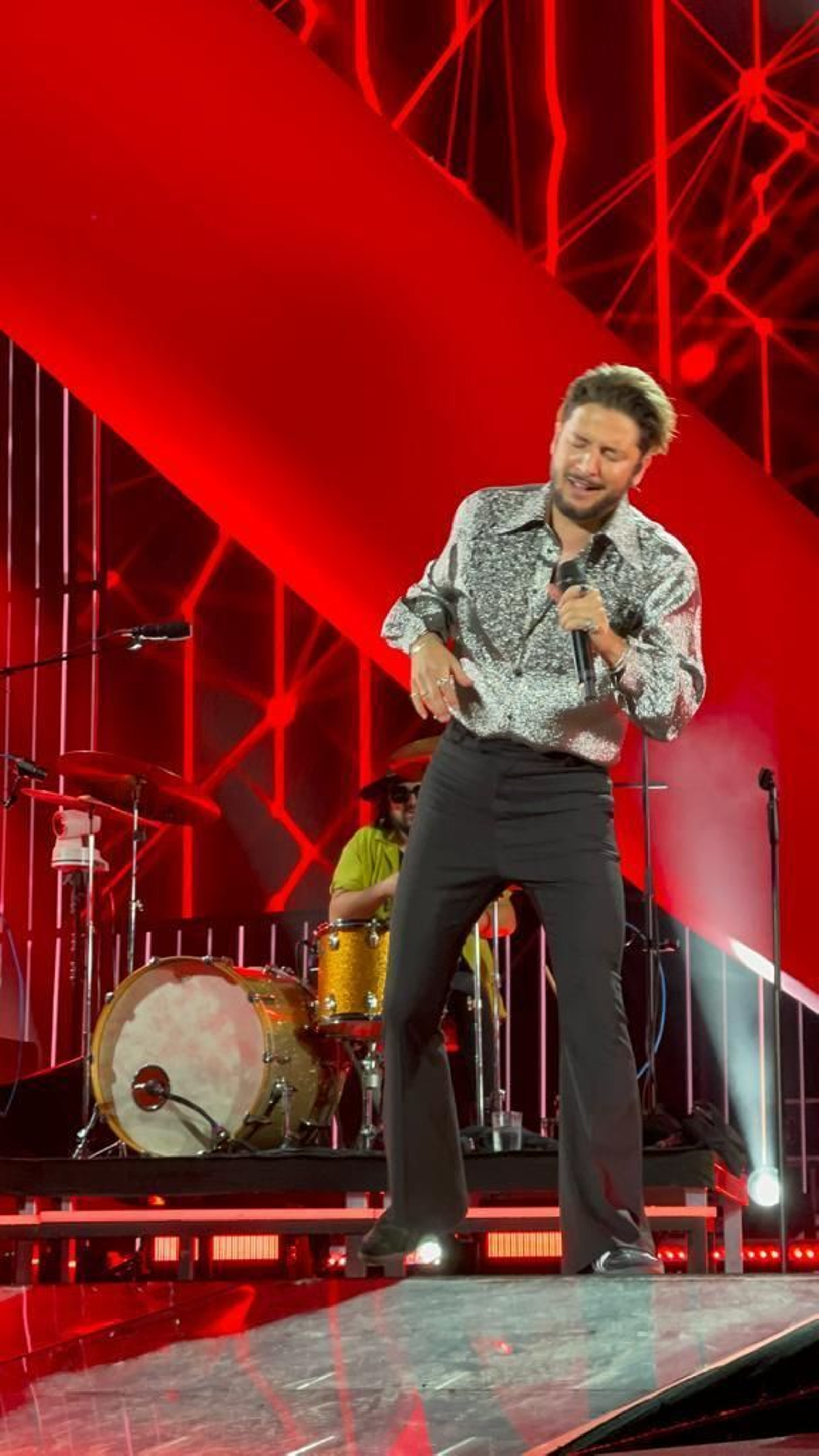 Estos son todos los looks de Manuel Carrasco en su 'Tour Corazón y Flecha' Estos son todos los looks de Manuel Carrasco en su 'Tour Corazón y Flecha'