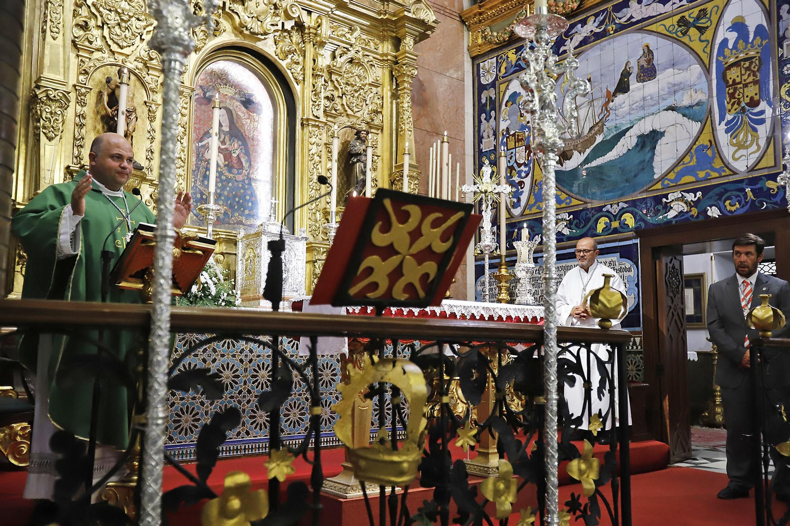 Imágenes de la Santa misa e imposición de medallas a los nuevos hermanos en la CInta