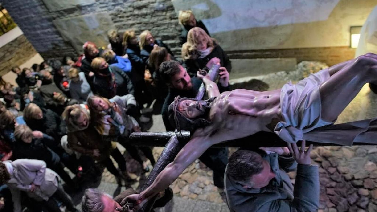 El vía crucis del Cristo de la Buena Muerte en Casares.
