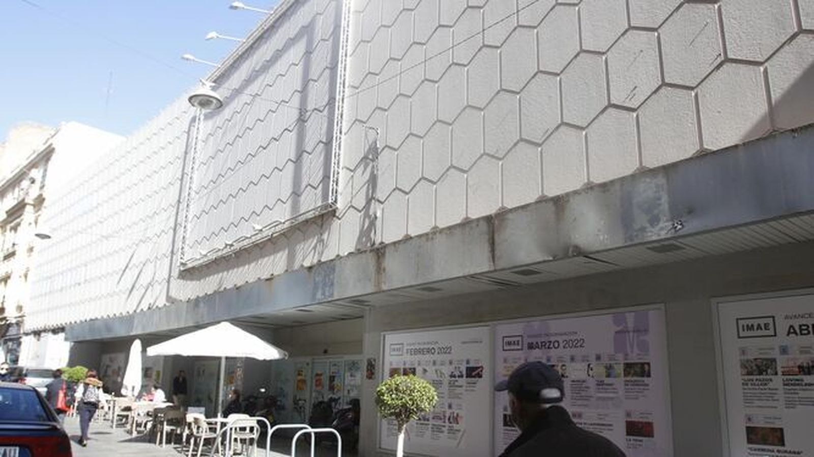 Fachada del antiguo Simago en Córdoba.