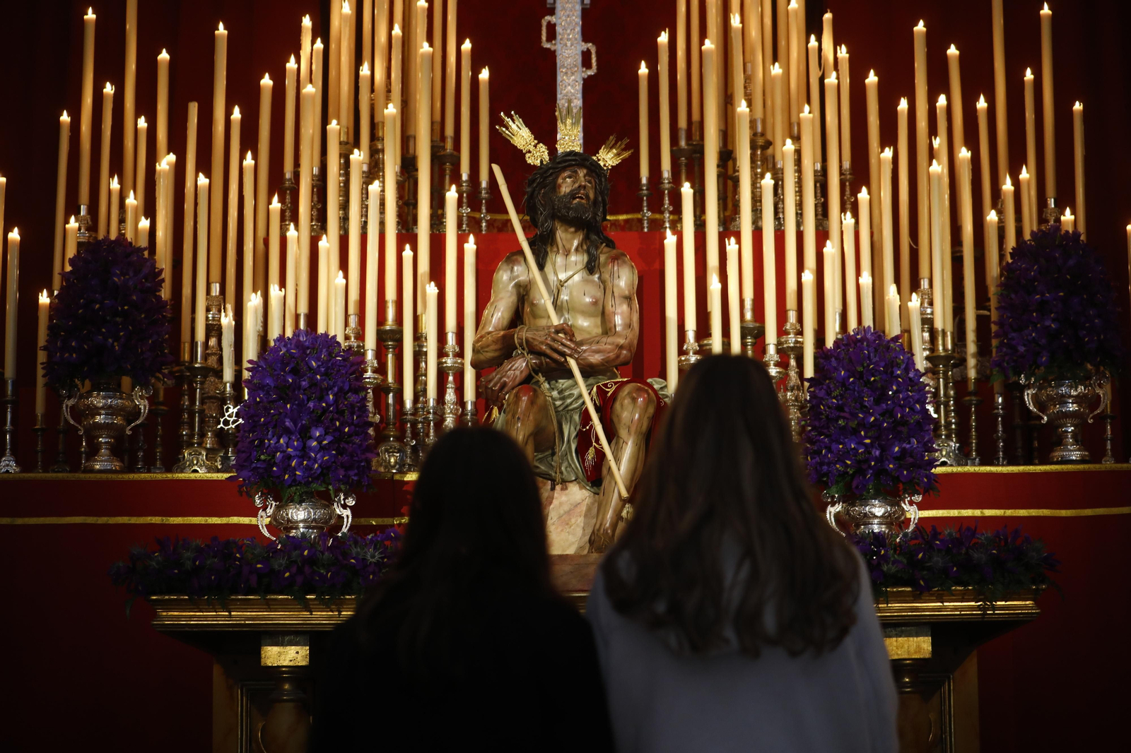 El solemne besapiés el Señor de la Coronación de Espinas, en imágenes