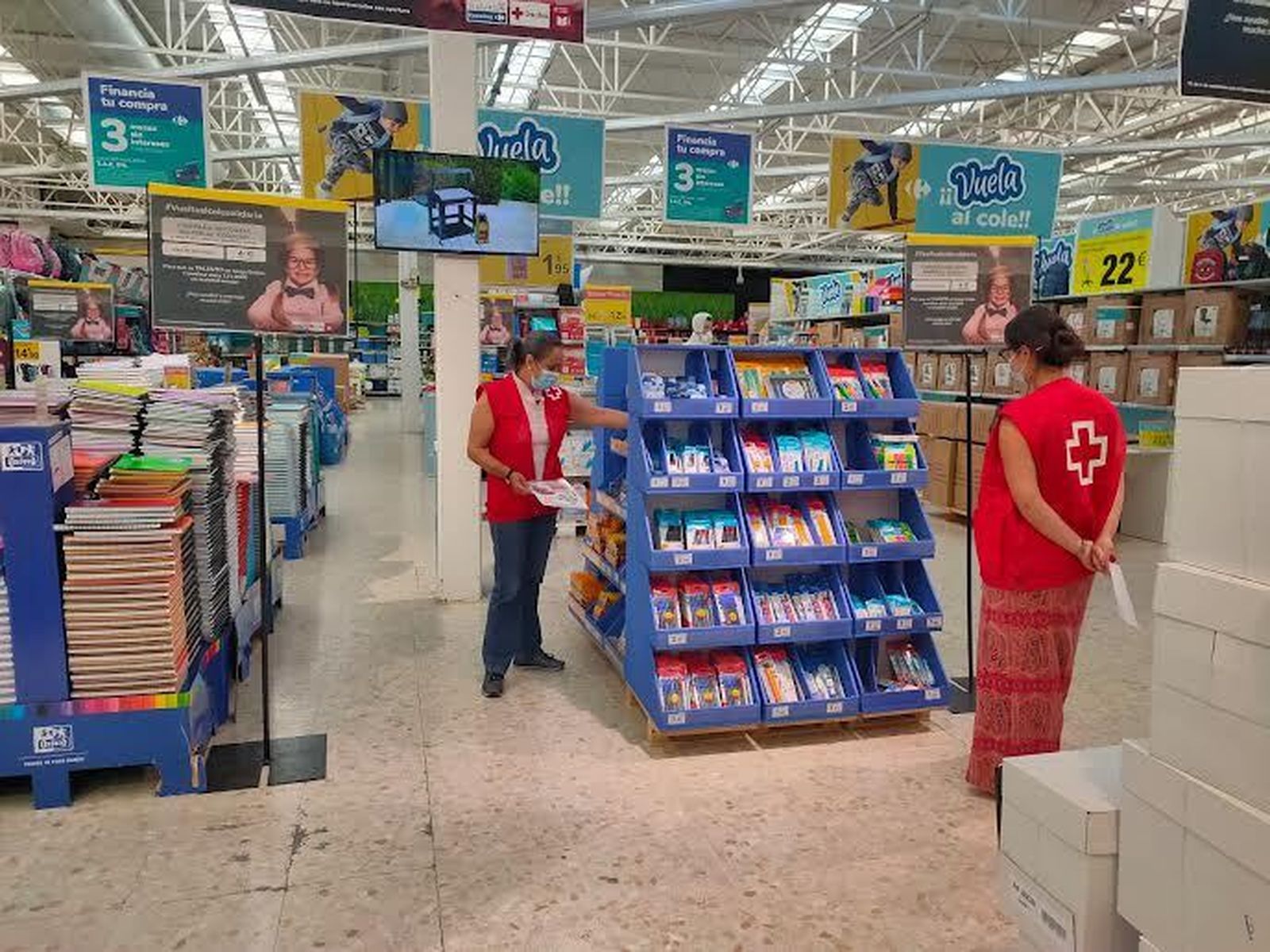 Campaña  ‘La Vuelta al Cole Solidaria’ en un centro Carrefour