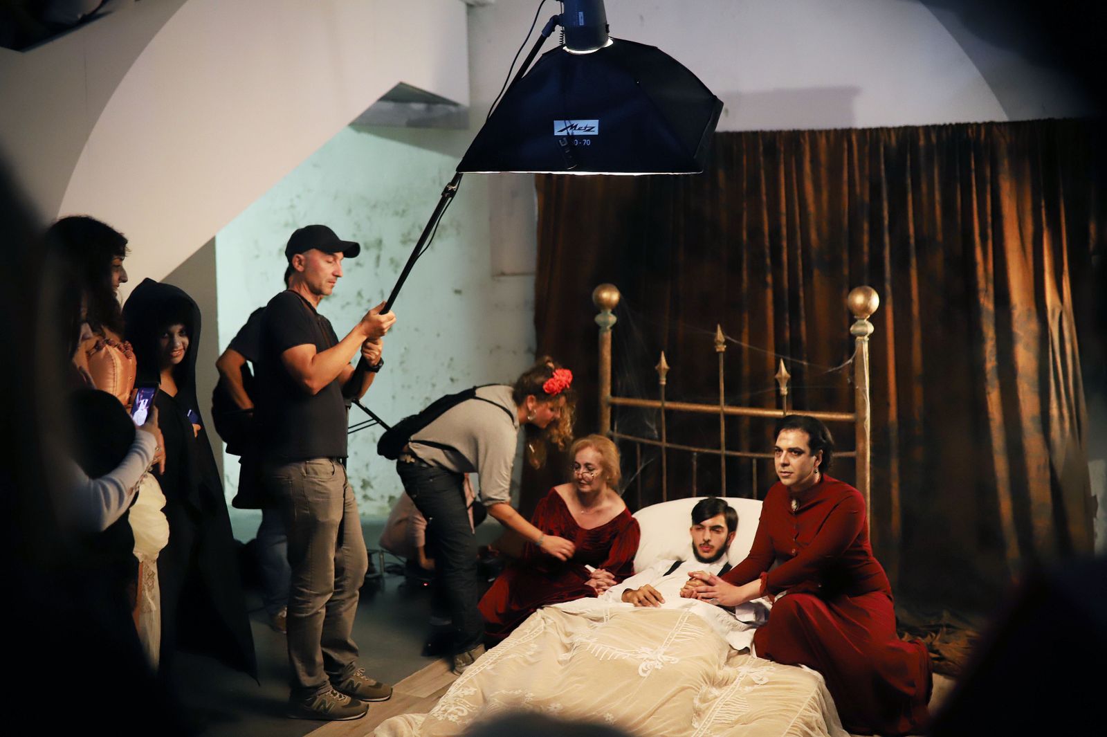 La Escuela de Arte celebra Halloween con una terrorífica sesión de fotos