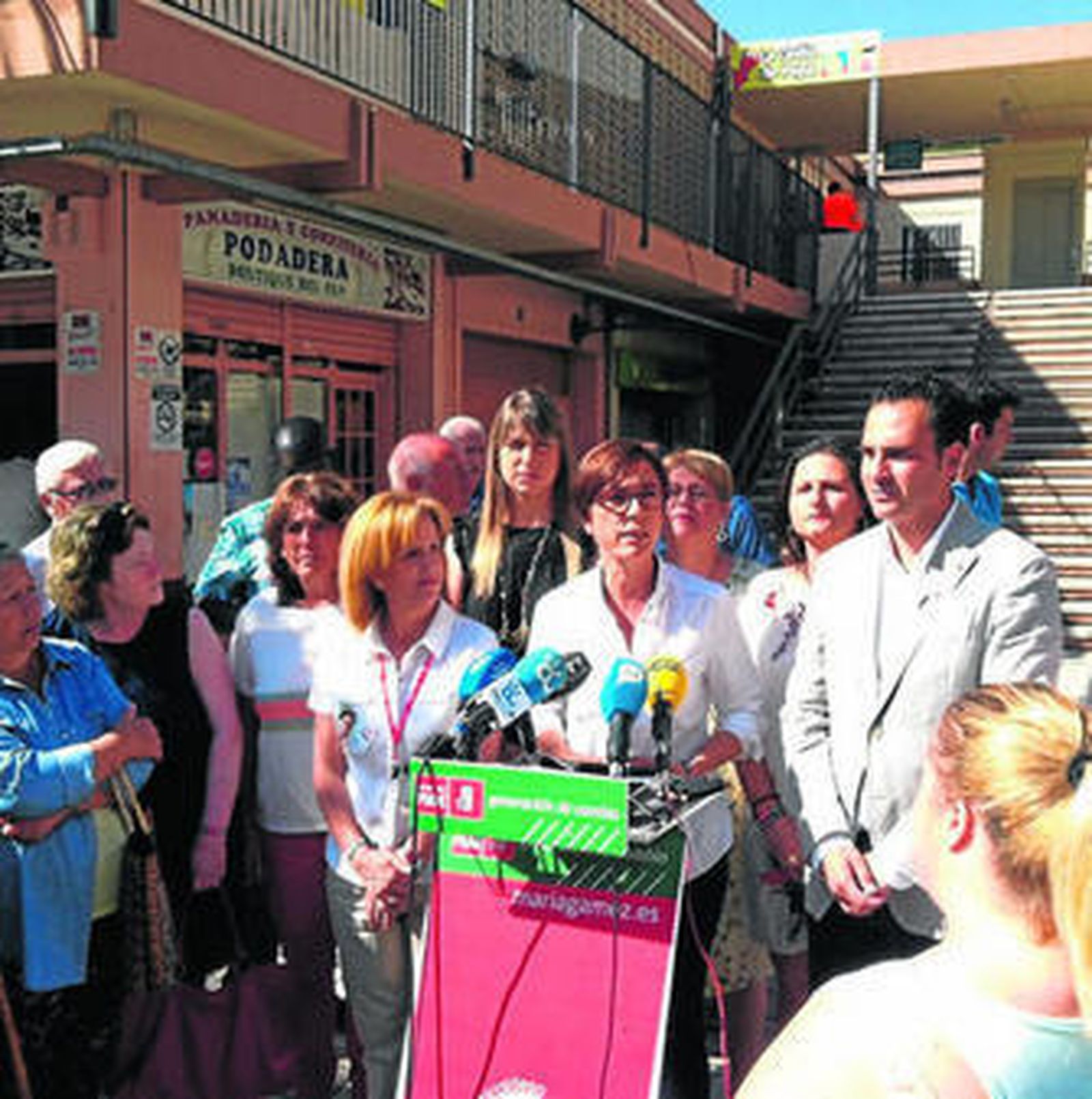 La candidata socialista, María Gámez, ayer en Puerta Blanca.