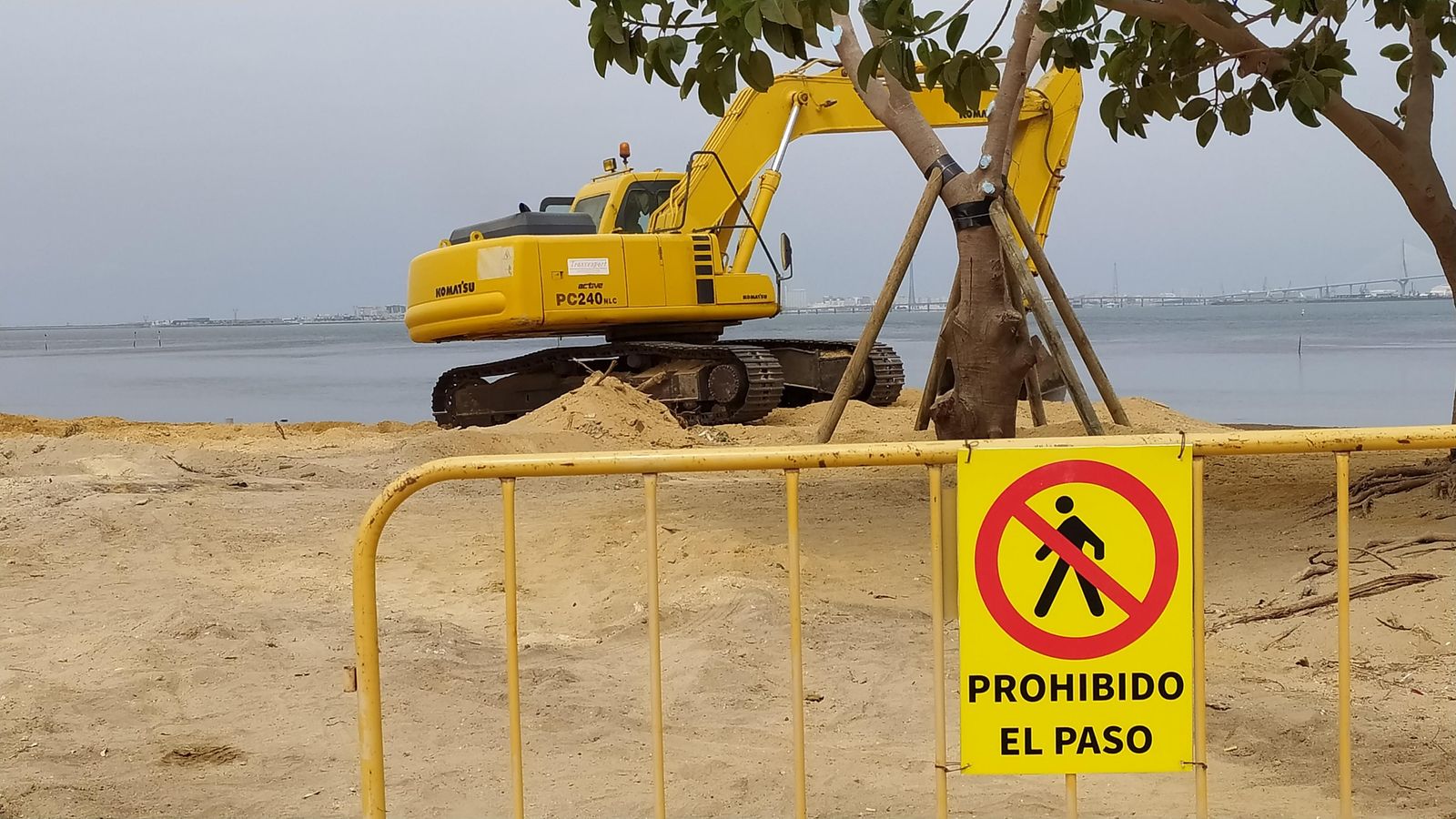 Trabajos en la zona de La Casería que antes ocupaban las casetas.