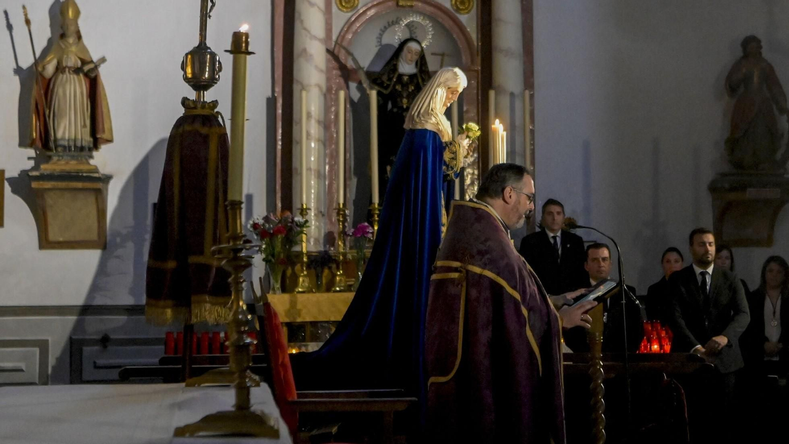 Multitudinario traslado de María Santísima de las Maravillas al paso de palio