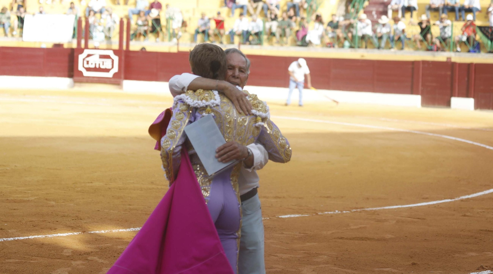 La reaparición de Borja Jiménez con toros de Victorino Martín en la Feria de La Línea , en imágenes