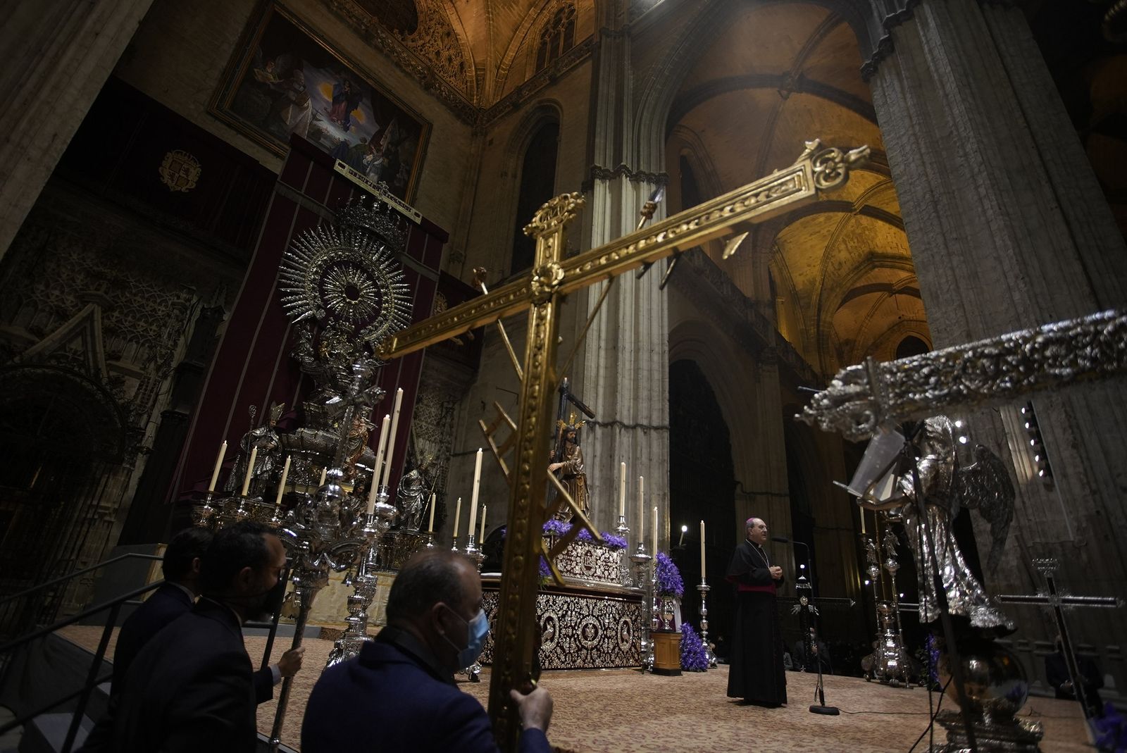 El Vía Crucis de las Hermandades, en imágenes