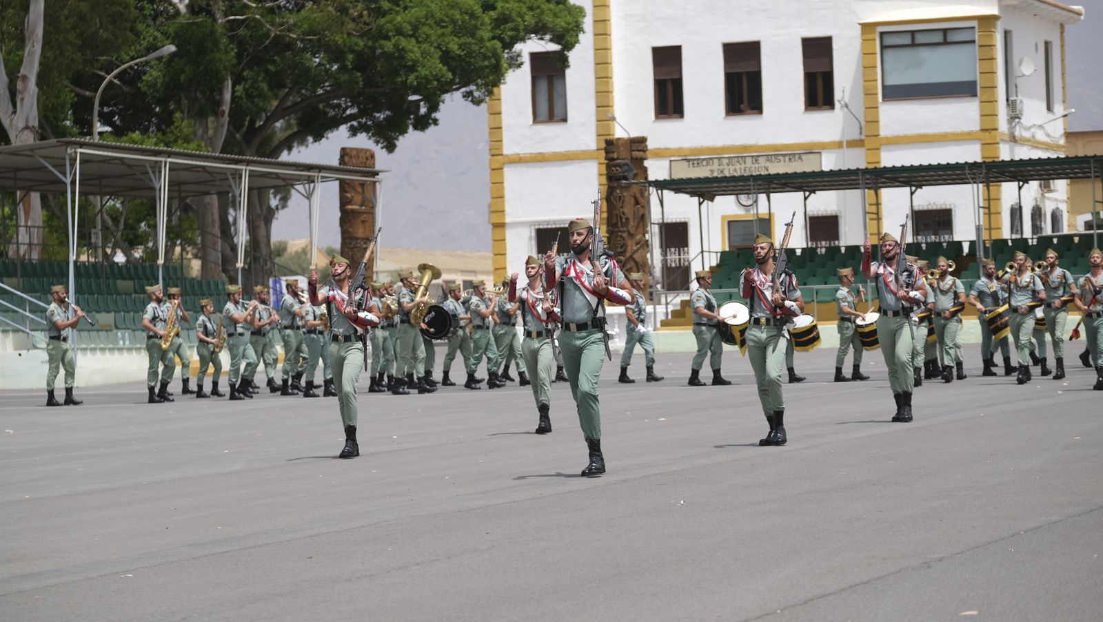 Visita de la Ministra de Defensa Margarita Robles a La Legión Española, en Viator