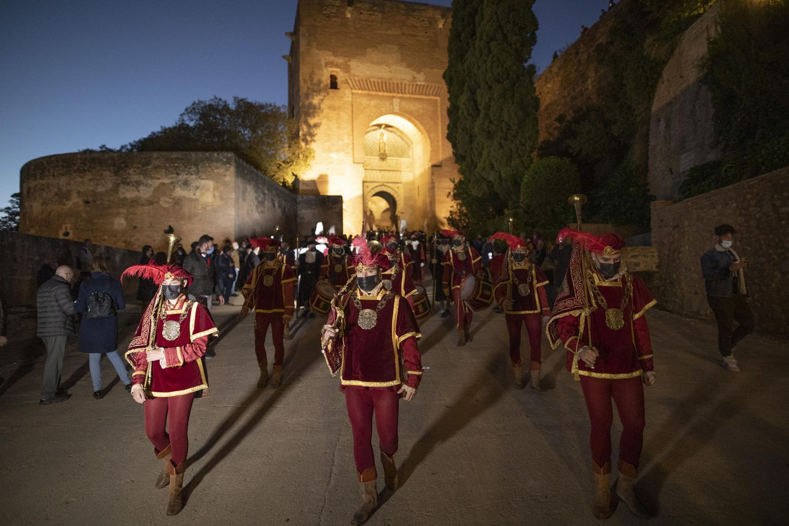 Fotos: el homenaje del quinto centenario del traslado de los restos de los Reyes Católicos